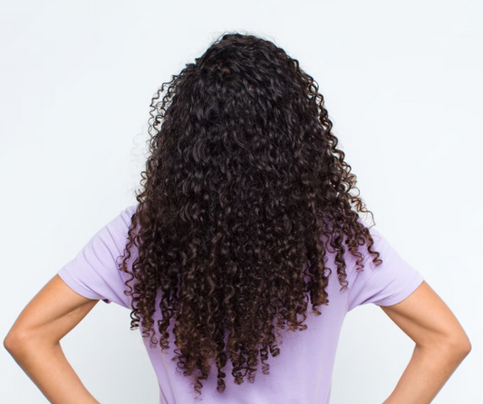 Comment prendre soin des cheveux peu poreux : guide complet