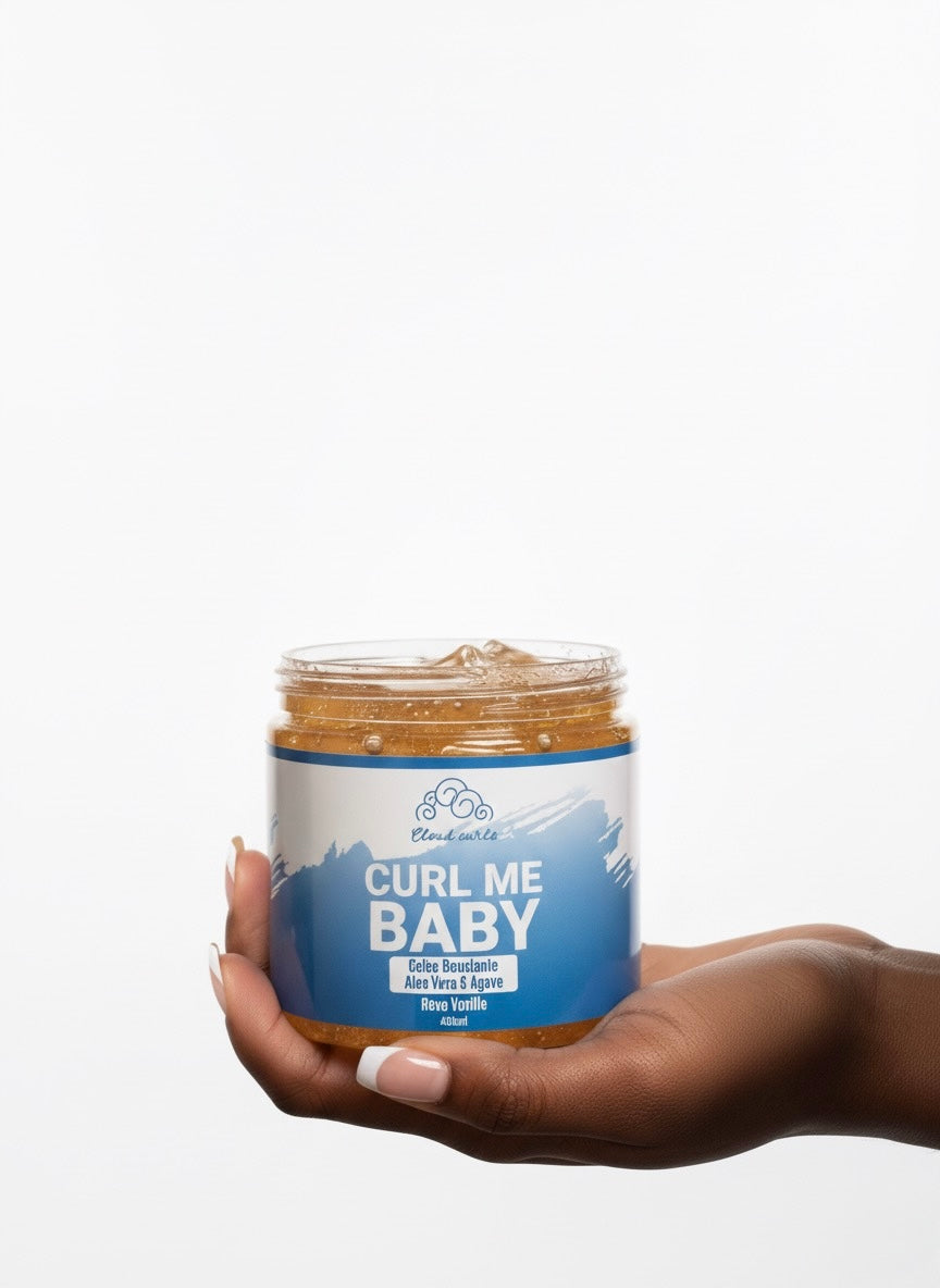 Texture gel de la gelée Curl Me Baby appliquée en main